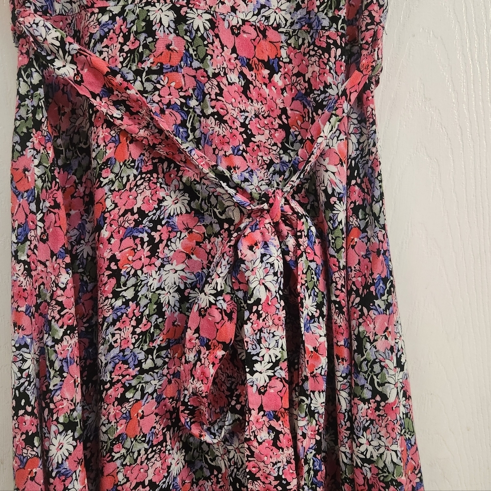 Floral Mini Dress in Pink and Black With Belt - Picture 2 of 11